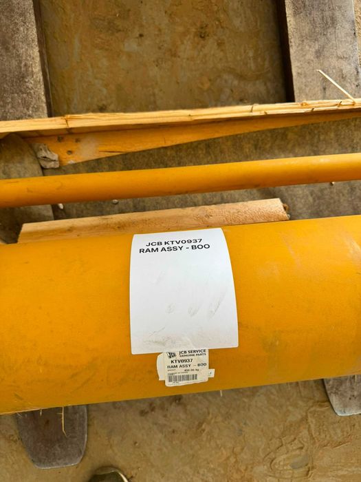 Cilindru hidraulic brat JCB JS460 dreapta NOU original (Cod KTV0937)