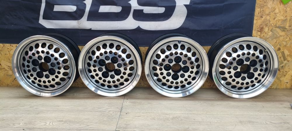 14 цола ретро джанти MOMO 6j et35 4x100