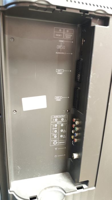 LCD sharp 32 инча