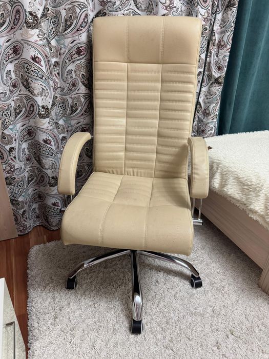 Кровать шкаф стол сиденье