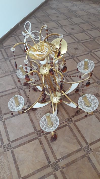 Люстра в хорошем состоянии