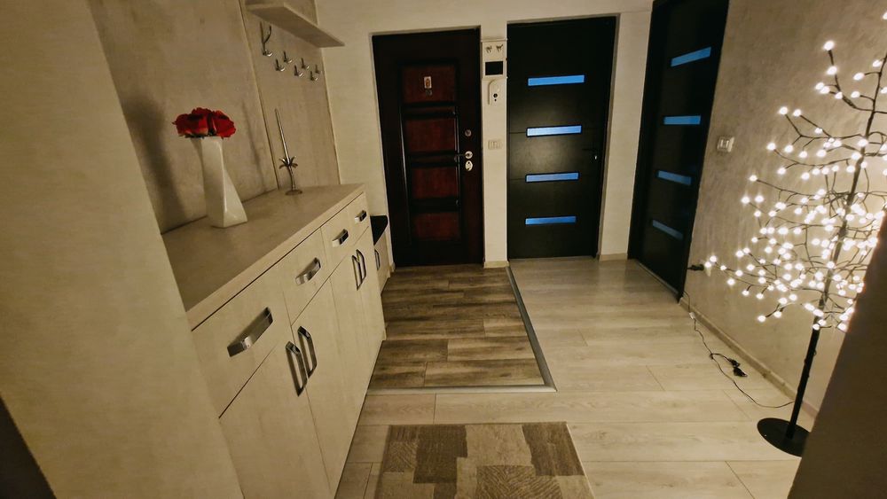 Vand apartament 3 camere decomandat-Pascani