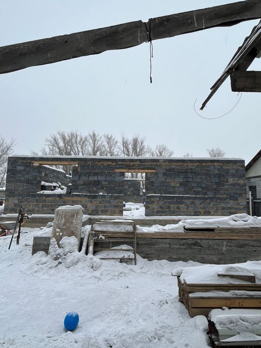 Массив Бобровкада үй сатылады.