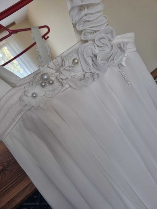 Страхотна бяла рокля