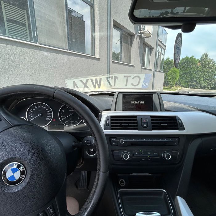 Vand f30 avariat