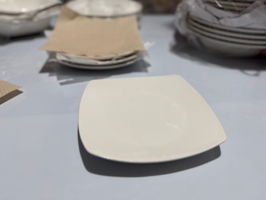 Посуда белая разная