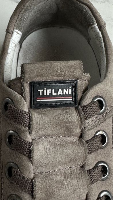 Продам школьные туфли tiflani