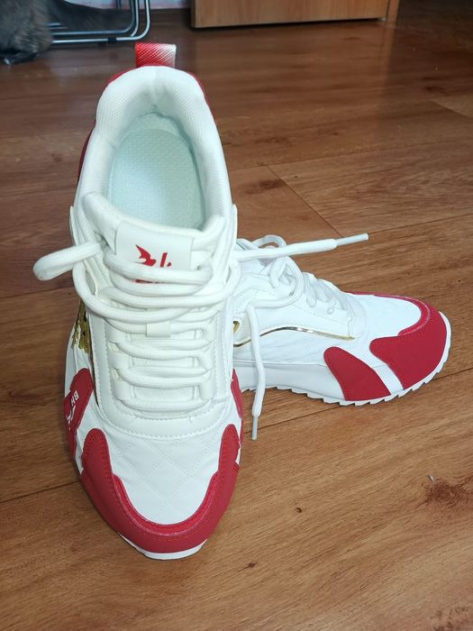 Продам кроссовки