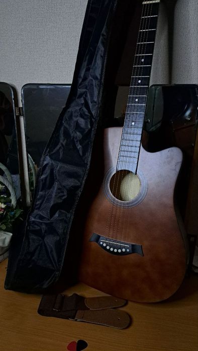 Новая гитара акустическая продаётся