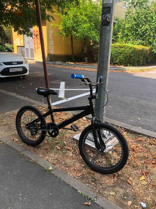 Vând bicicleta BMX