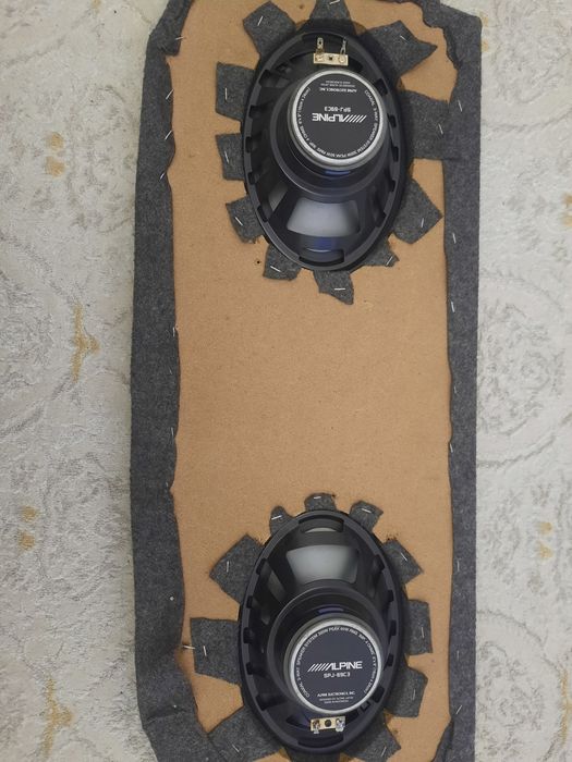 Продаеться колонка Alpine 300w