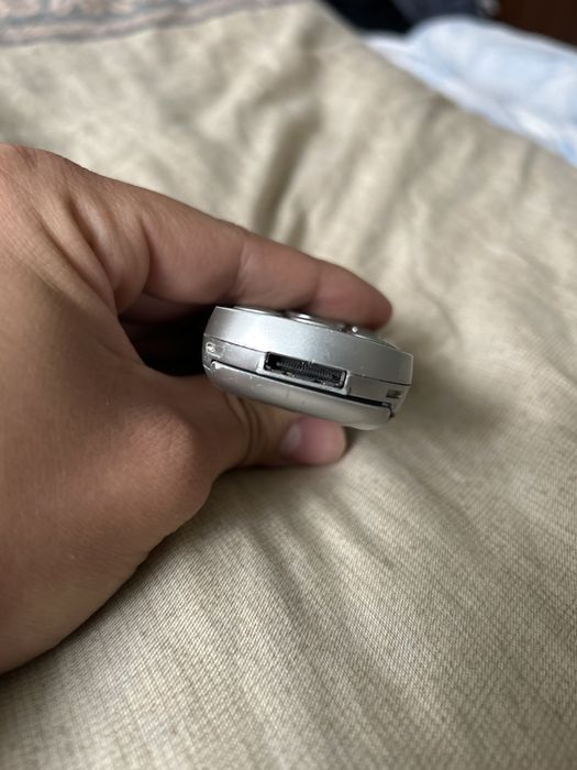 Телефон кнопочный SAMSUNG.