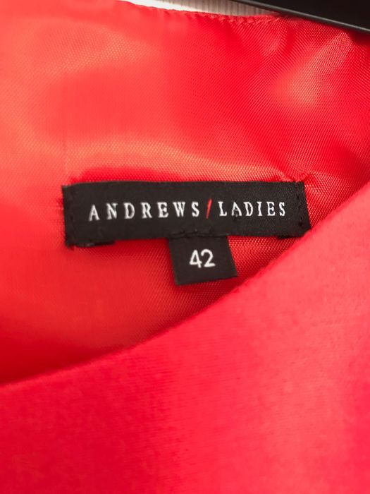 Костюм в две части: рокля (M) и сако (S) - 38% вълна, произведен в БГ