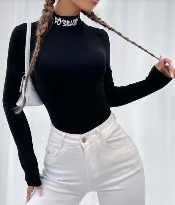 Черна блузка по тялото