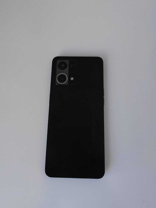 Телефон OPPO Reno7