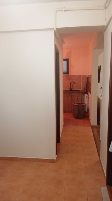 Inchiriez apartament doua camere!
