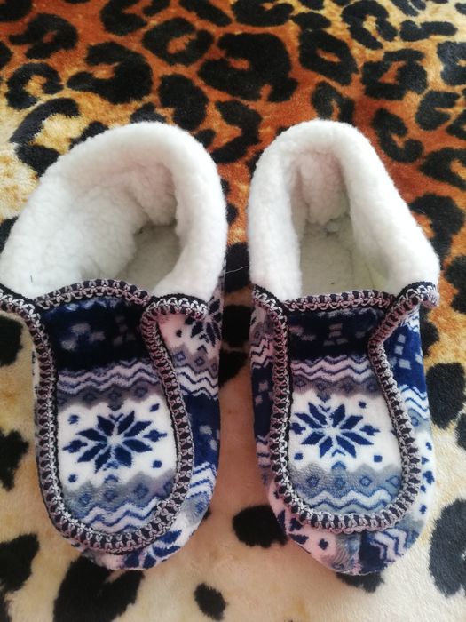 Удобни и топли за зимни пантофки