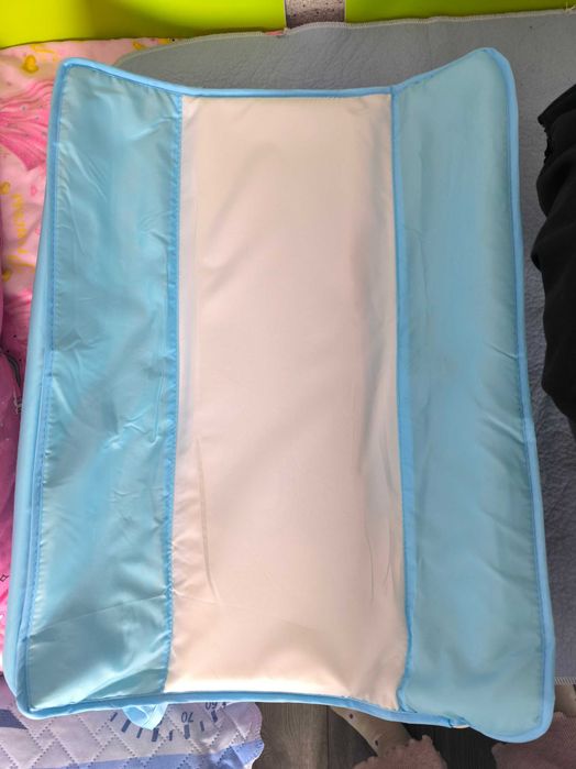 Продавам унисекс кошче и повивалник