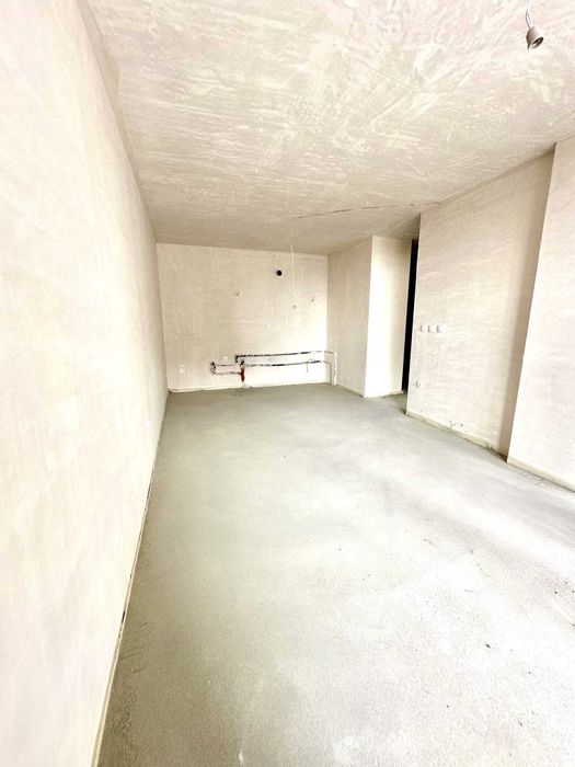 Тристаен апартамент с Акт 16 и подземно паркомясто до метро в Capitol Residence