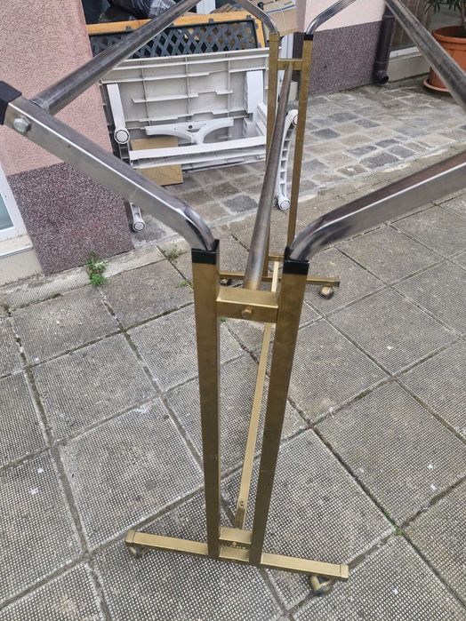 Щендери за дрехи на колелца