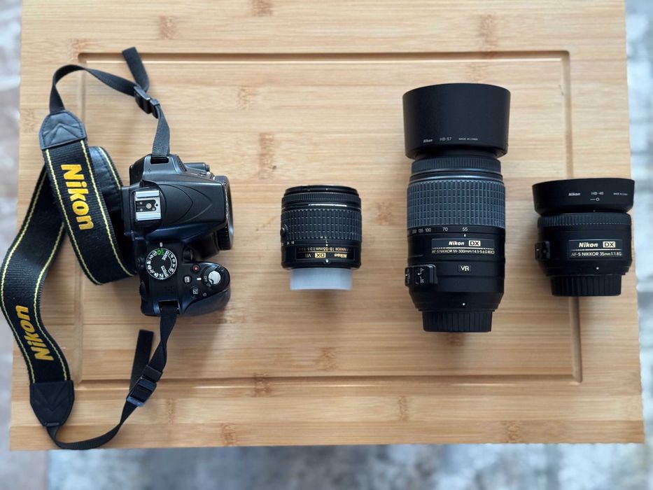 DSLR Nikon D3300 24.2MP + 18-55mm f/3.5 + 35mm f/1.8 + 55-300mm f/4.5