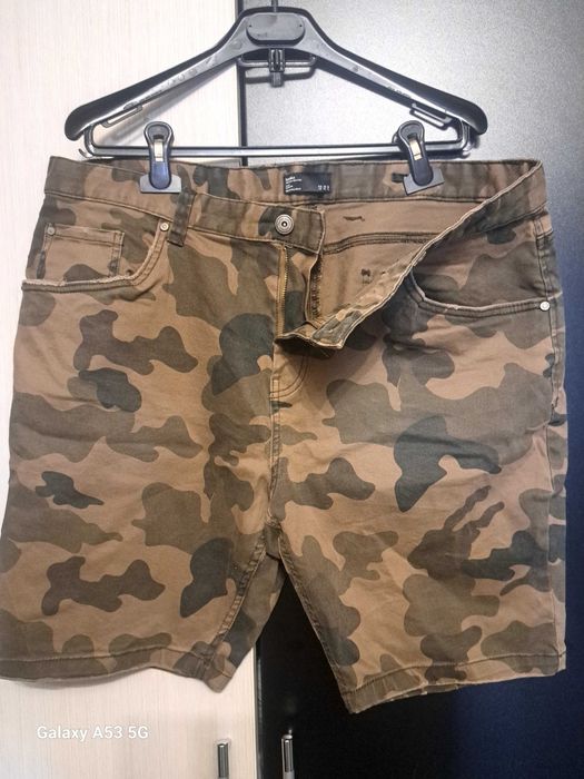 Pantaloni camuflaj