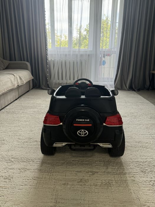 Продам машинку тайота 200