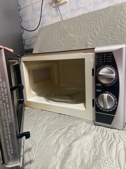 Cuptor cu microunde ALASKA