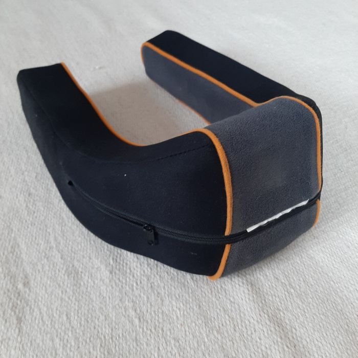 Aparat de masaj cervical portabil, electric, cu incalzire
