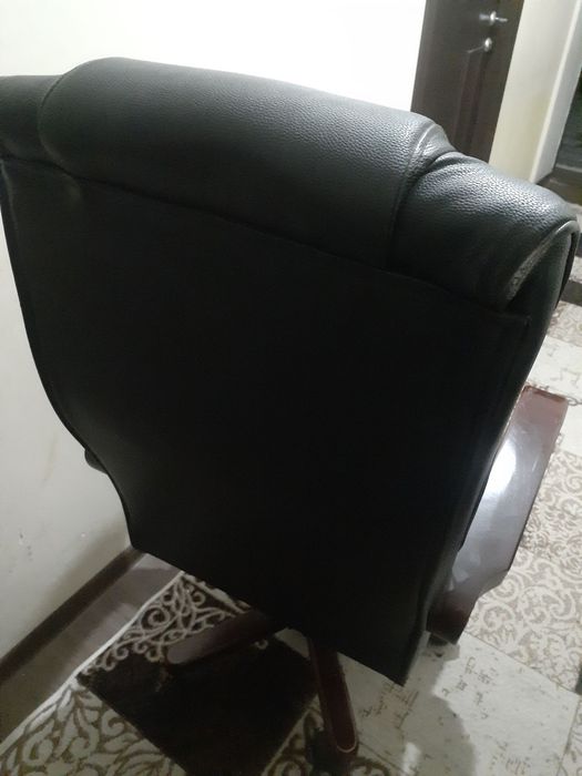 Кресло сотилади.