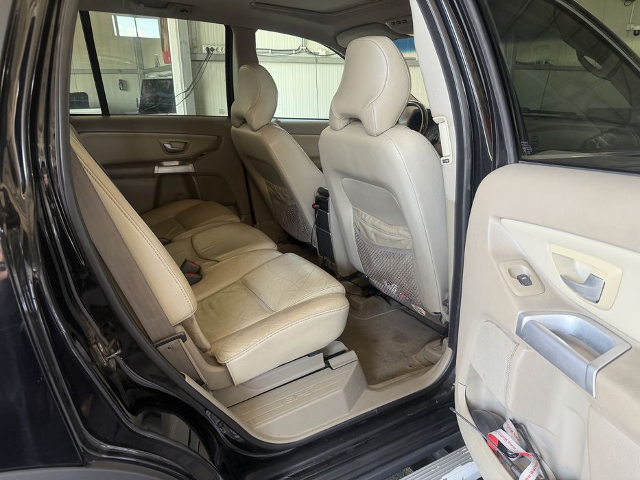 Volvo  XC90  2004