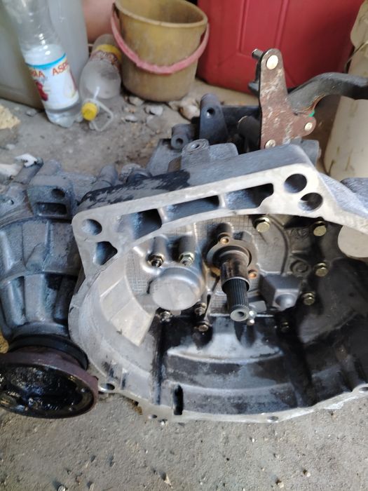 Кутия за   VW   6  скорости  смъкнат от  тоаран 2006 г. 105 к с.