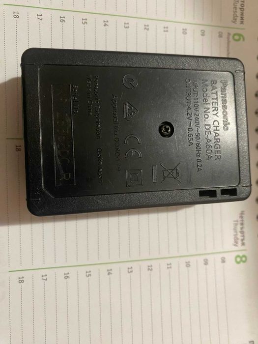 Продавам - оригинално зарядно Panasonic  Lumix , модел -  DE- A60