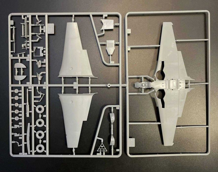 Сборная модель самолета Як-9Т (Звезда, 1:48)