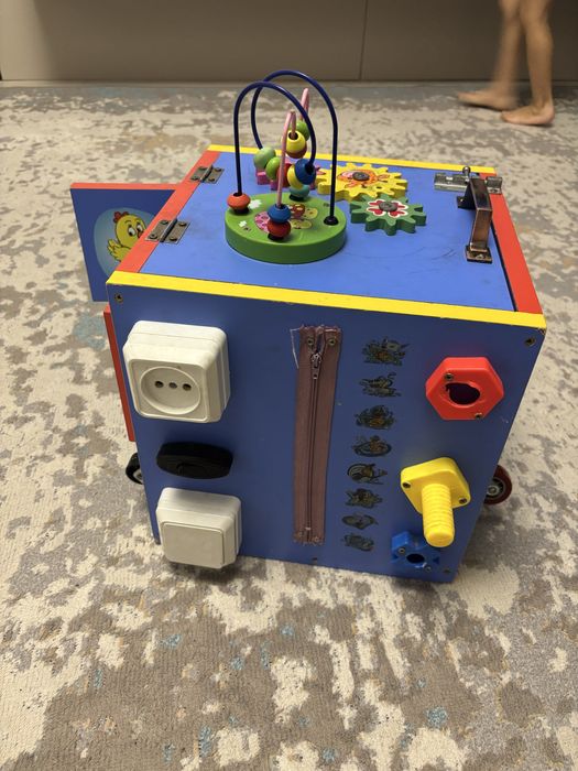 Продам бизи куб для детей