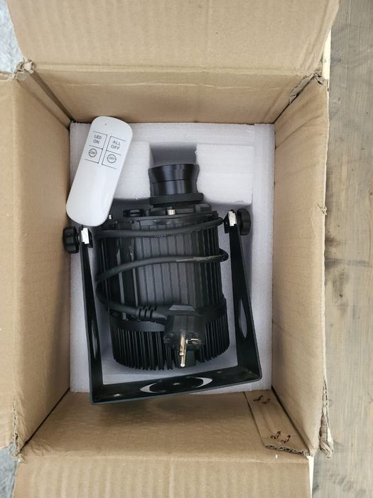 Проектор, с линзой флага РК