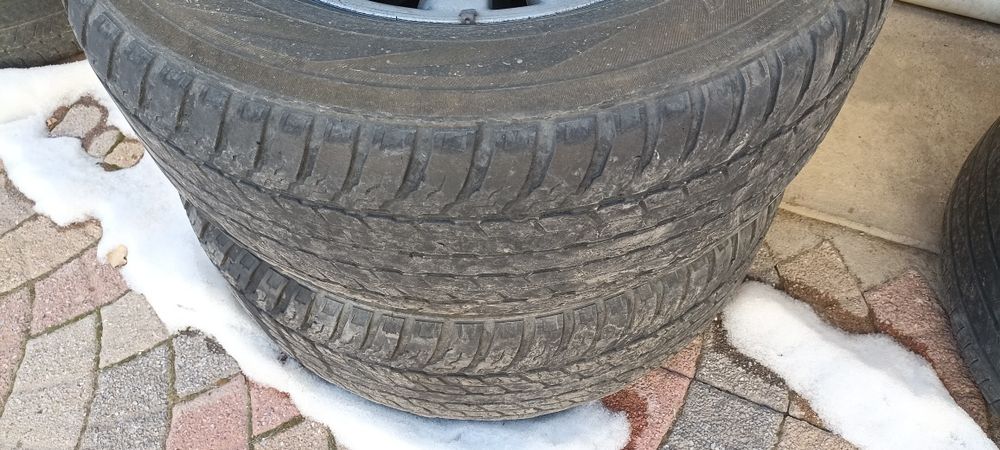 Диск с резинами на Lexus