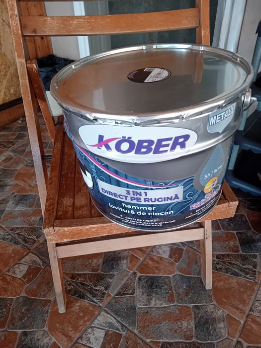 Vopsea lovitura de ciocan brun.