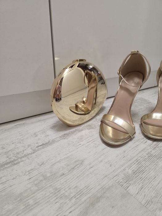 Чисто нови сандали на ток с чанта