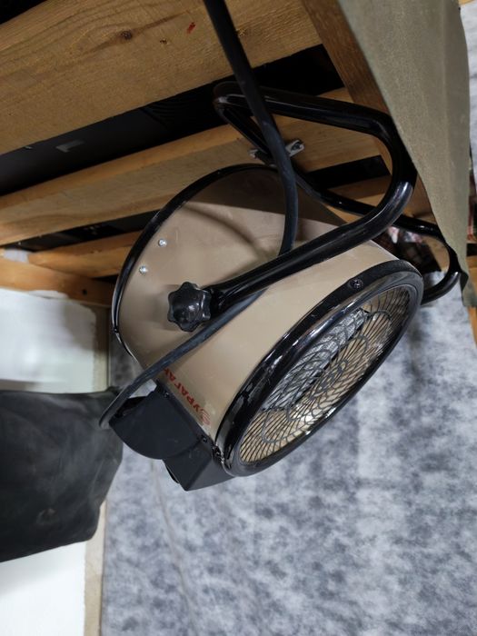 Продам электрический тепловентилятор