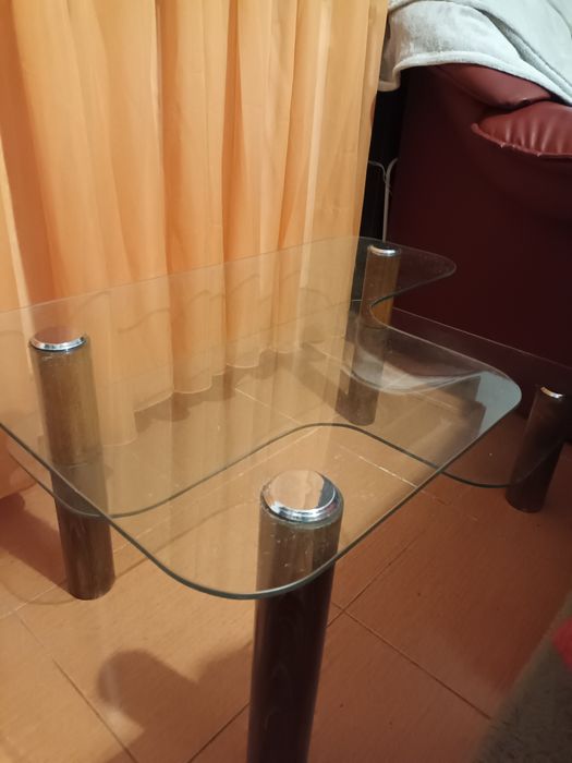 Vand masa din sticla