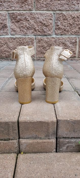 Блестящие золотые туфли 36р