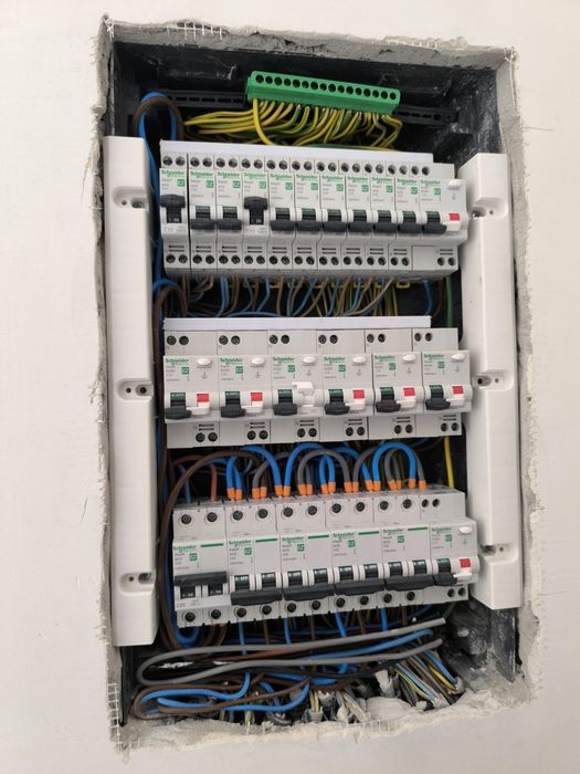 Electrician Profesionist - Instalații Electrice Construcții și Amenajări