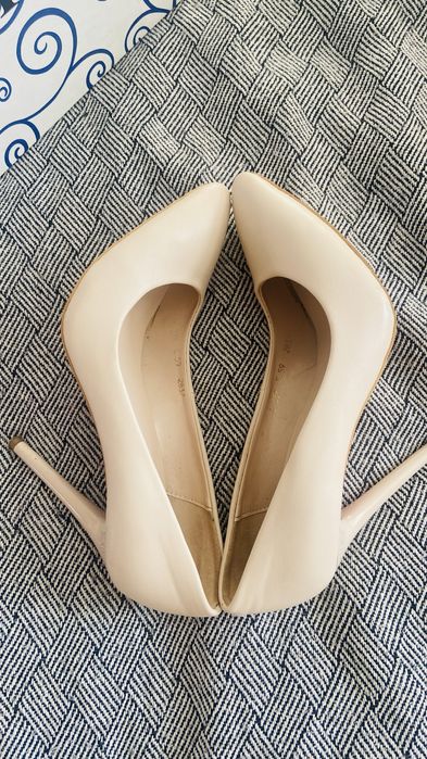 Продам женские туфли