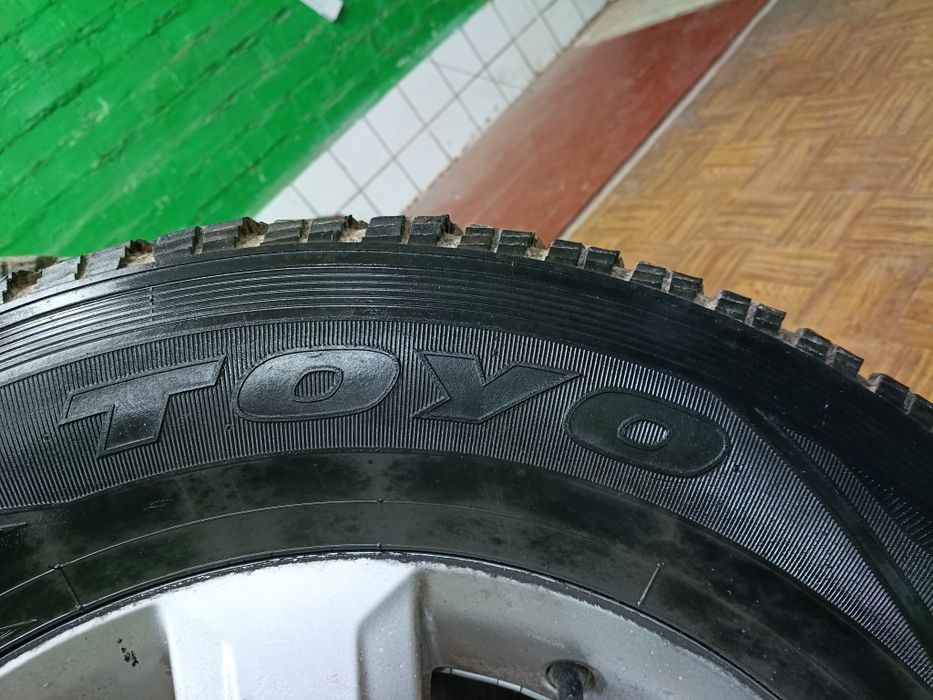 Продам резину TOYO   б/у 40000