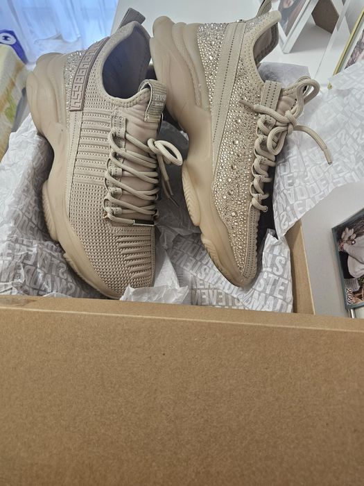 Vând sneakers Steve Madden