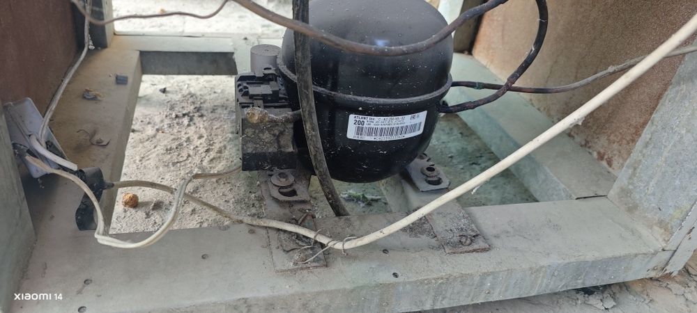 Холодильник сотилади