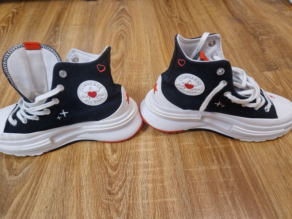 Vând teniși Converse