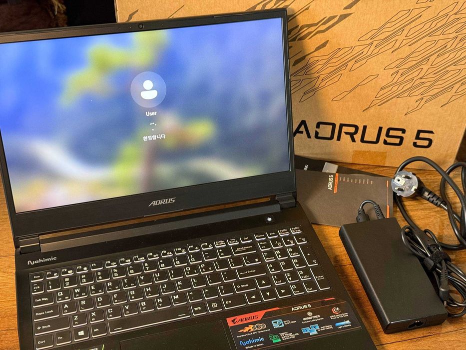 GIGABYTE AORUS 5 Gaming Laptop i7