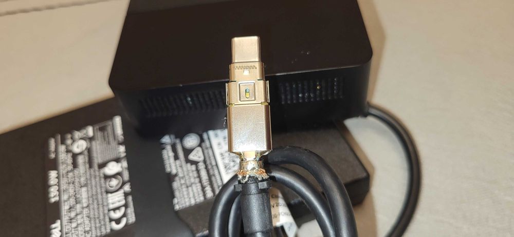 DELL WD19 Dock fuctional  (mufa usb C eplasticu lipseste e fuctional se poate testa  ofer si video pentru verificare+incarcator )